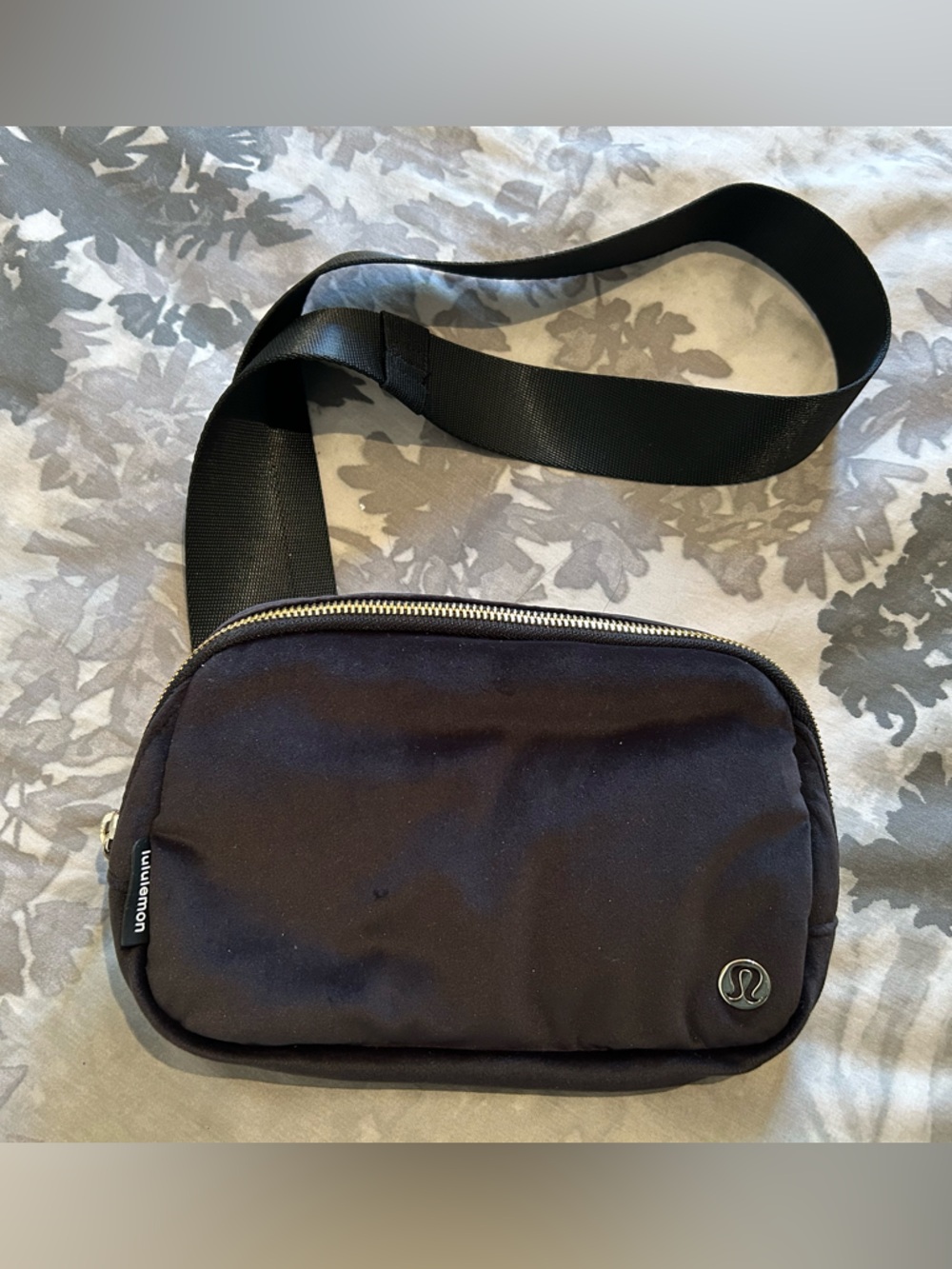 Lululemon Everywhere Belt Bag 1L Velour - Black with Gold Hardware - Picture 2 of 8